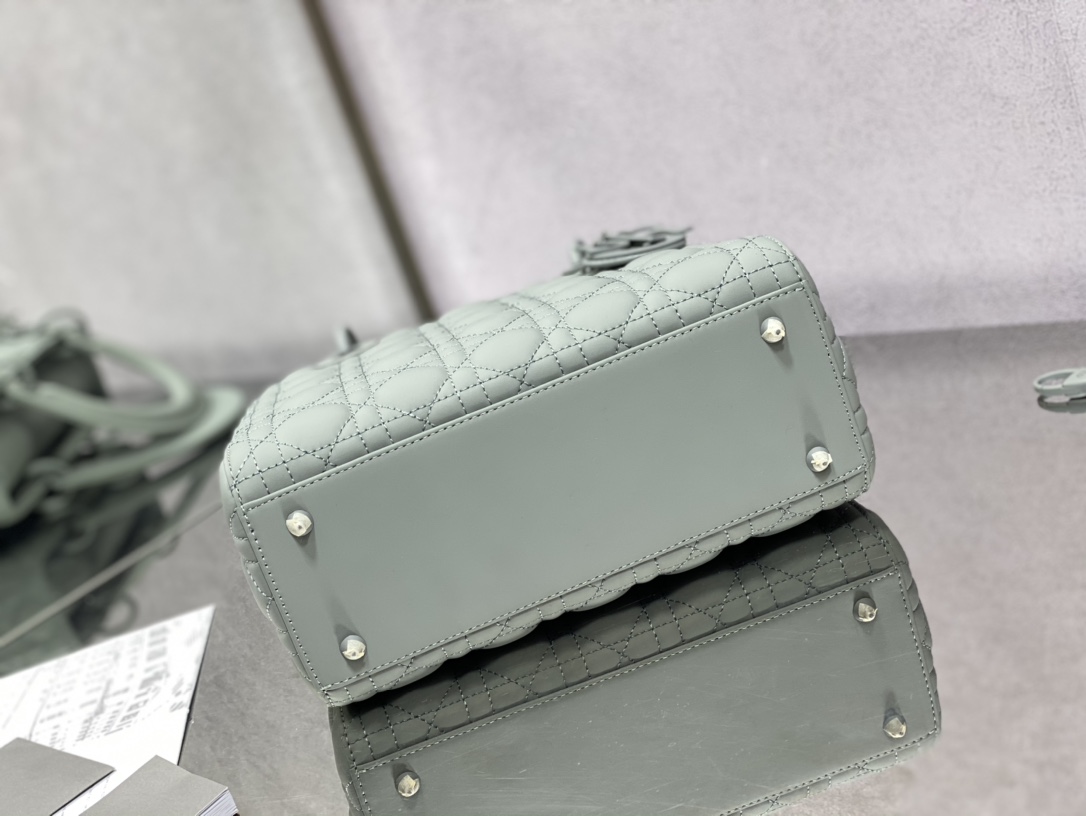 Handbag Dior size 24 cm - vstockx