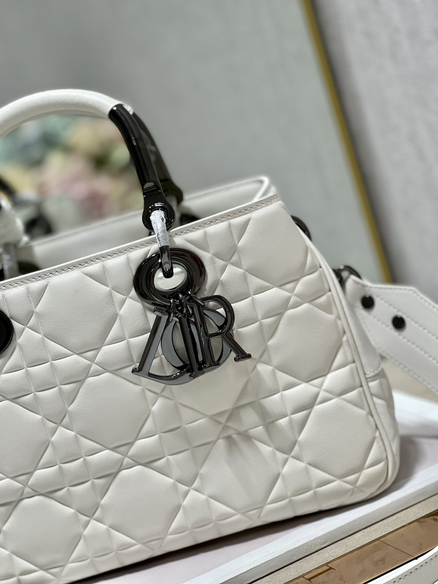 Handbag Dior 1202 size 31  31  11 cm - vstockx