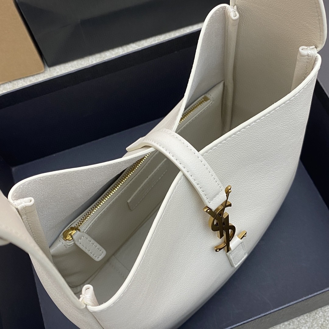 Handbags SAINT LAURENT 713938 size 22x22x10 cm - vstockx