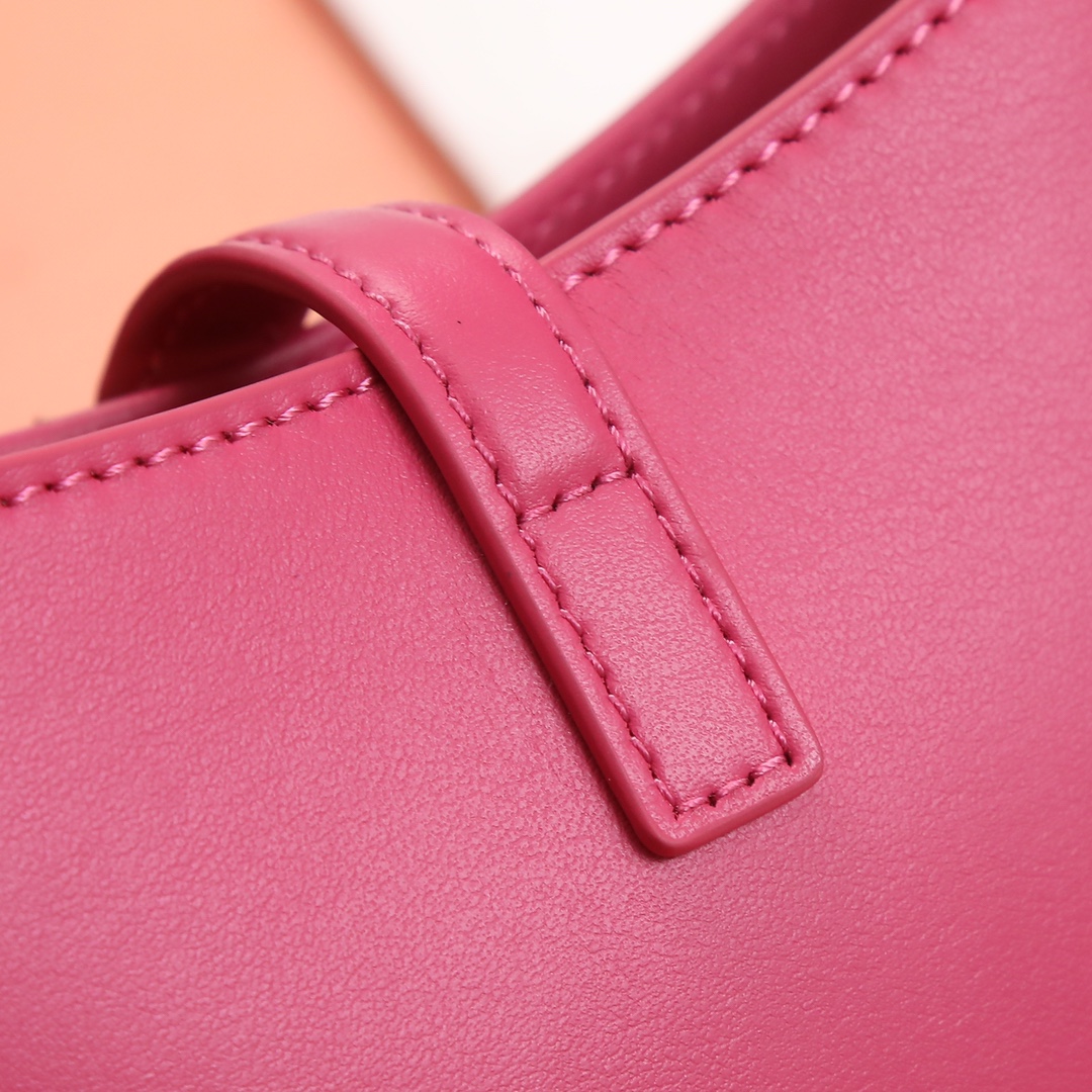 Handbags SAINT LAURENT 710318 size 19X11.5x4.5 cm - vstockx