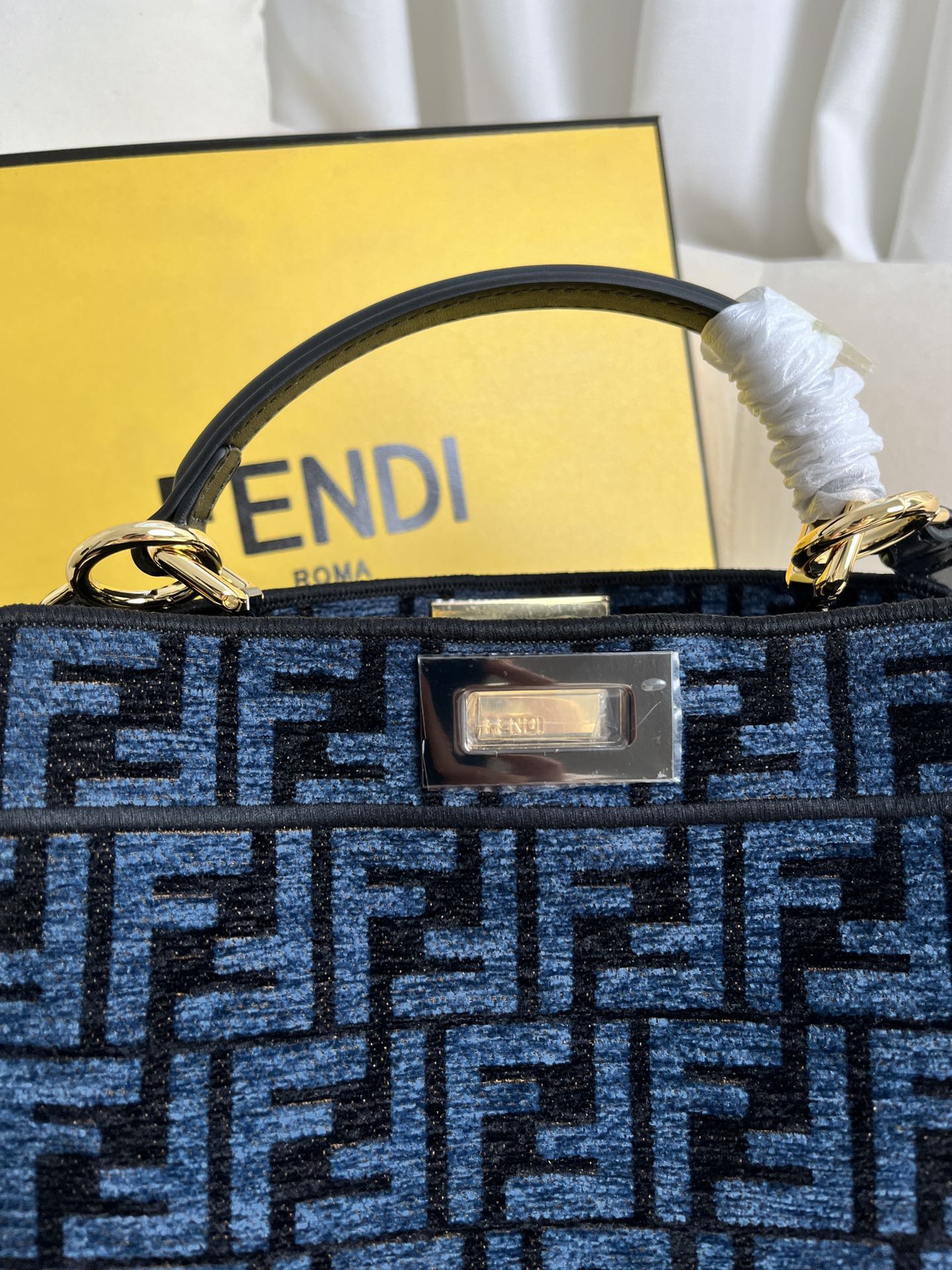 handbags FENDI 0229 size:27*21*11cm - vstockx