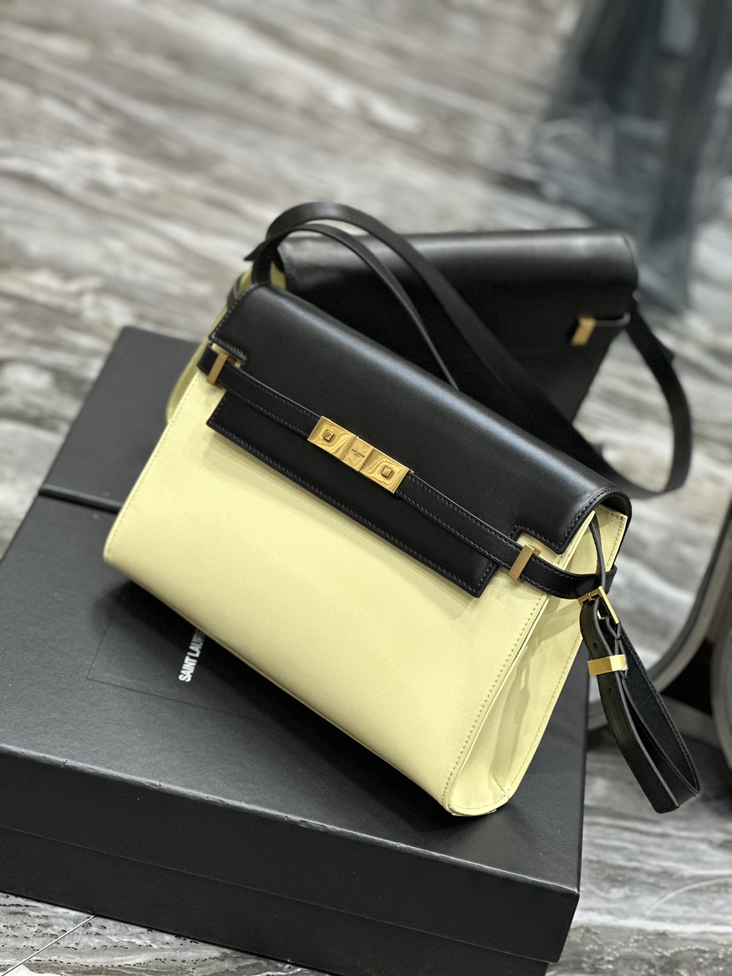 Handbags SAINT LAURENT 675626 size 24x17.5x6 cm - vstockx
