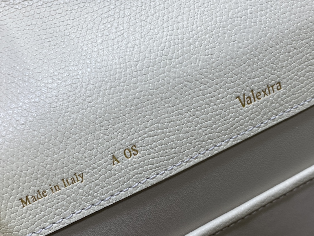 Handbag VALEXTRA size *'* - vstockx