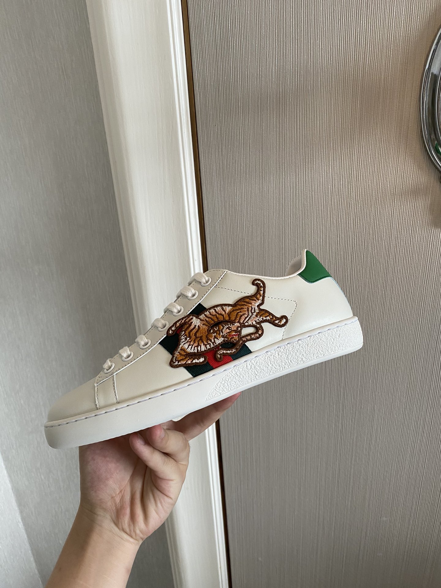 Gucci Women's Ace sneaker with bee sneaker 4 - vstockx