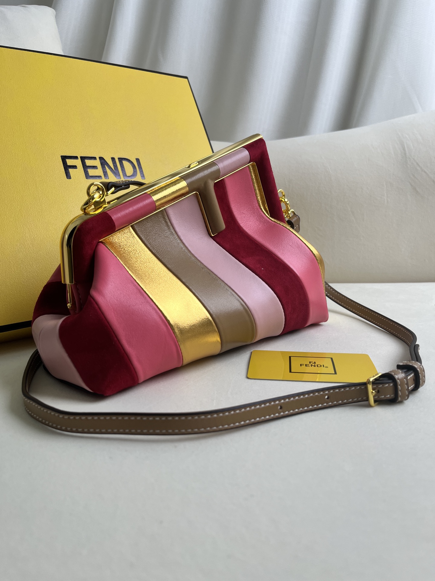 handbags FENDI 129 size:26*18*9.5cm - vstockx