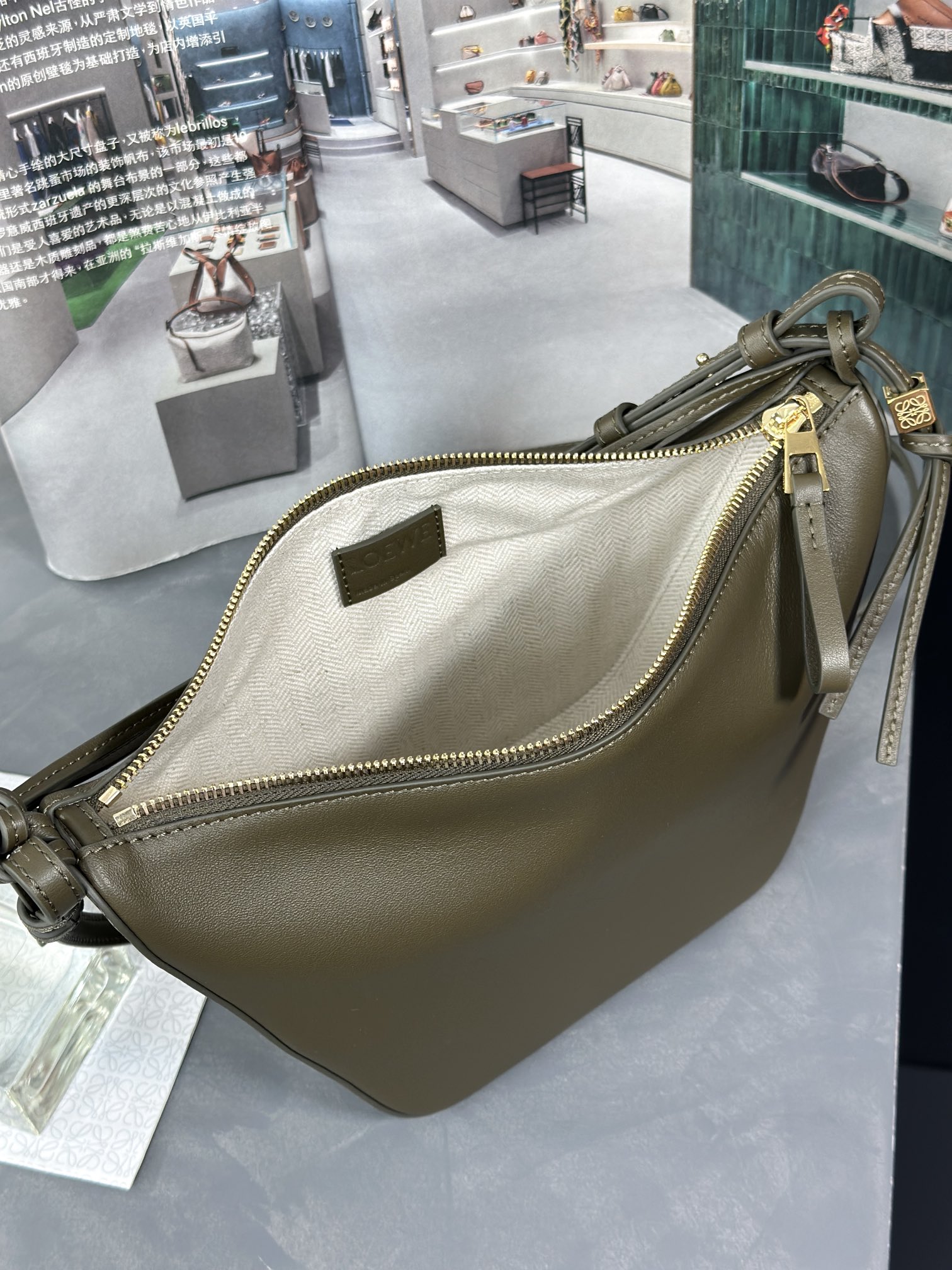 Handbags LOEWE   size:28-17-9.5 cm - vstockx