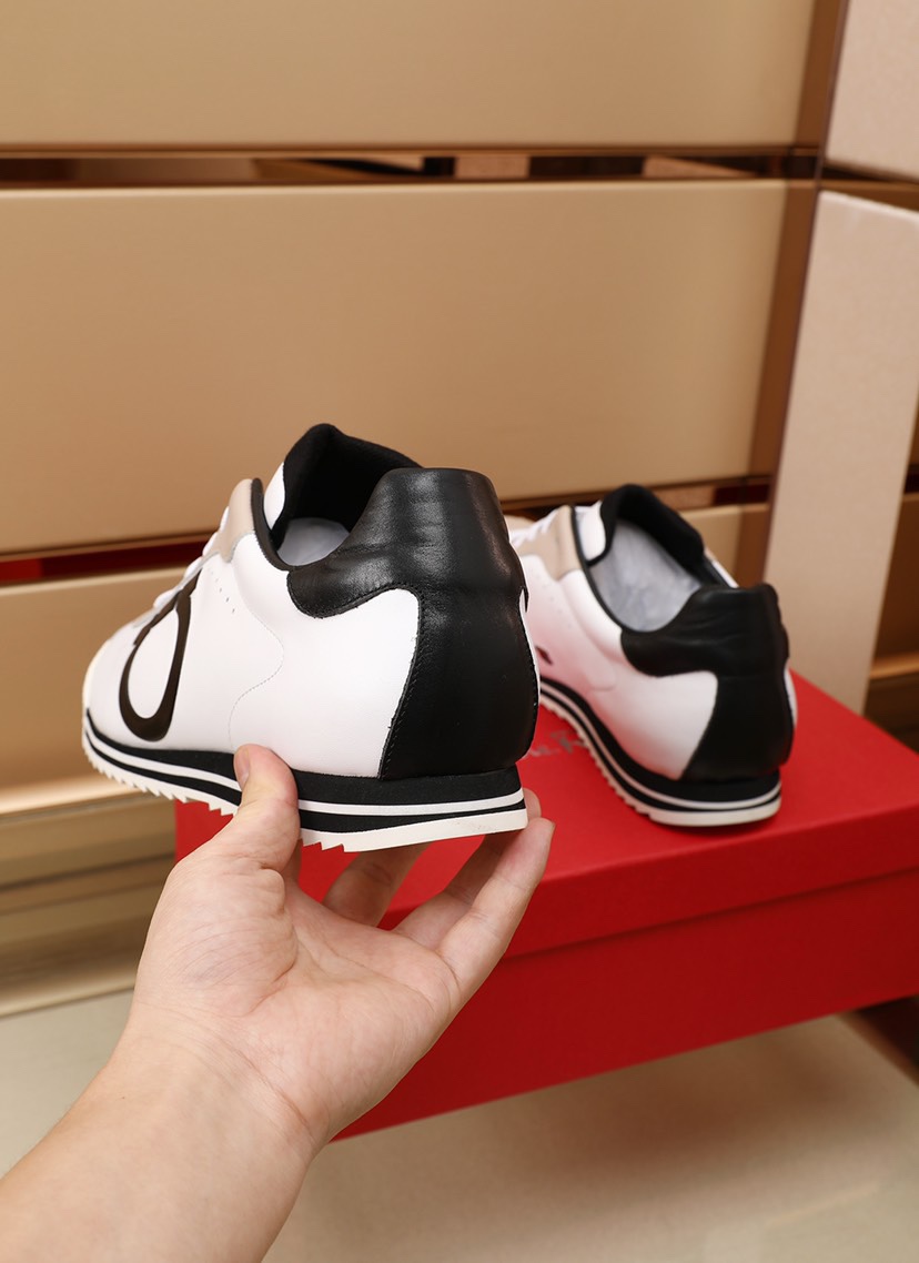 Salvatore Ferragamo Gancini Sneaker 18 - vstockx