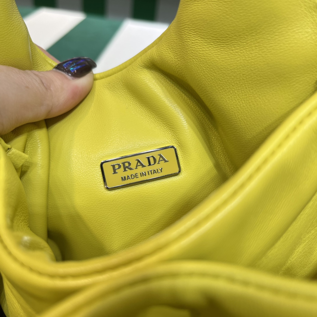 Handbags Prada 1BA359 size:15.5*10*18 cm - vstockx