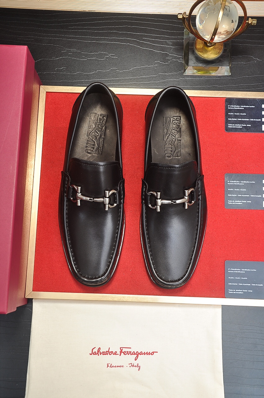 Salvatore Ferragamo Boots 7 - vstockx