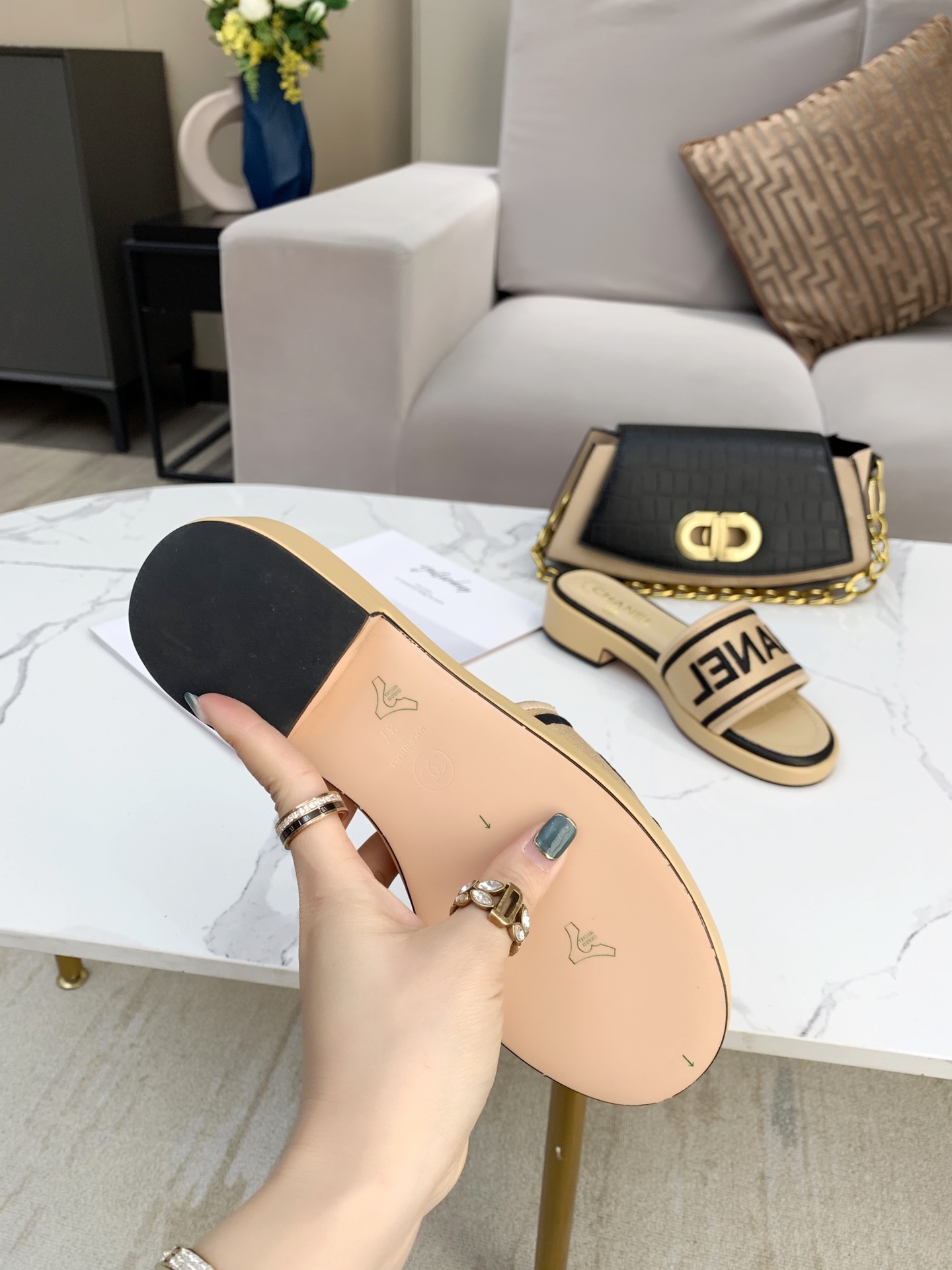 Chanel Slides 18 - vstockx