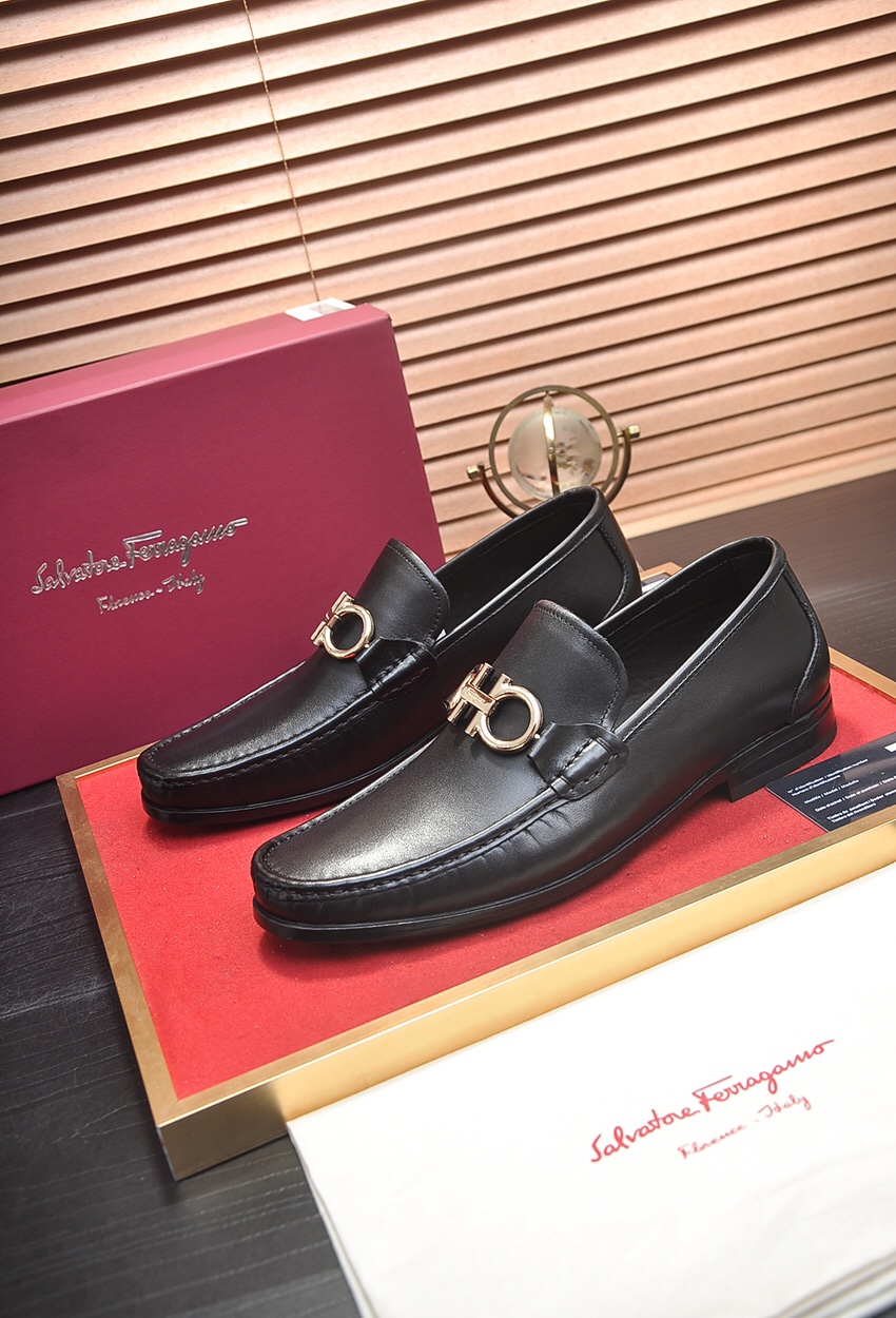 Salvatore Ferragamo Boots 5 - vstockx