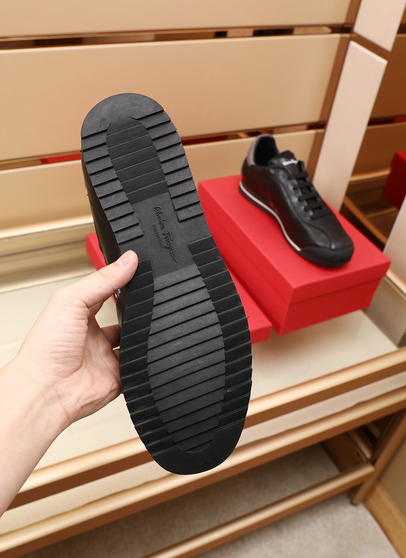 Salvatore Ferragamo Gancini Sneaker 19 - vstockx
