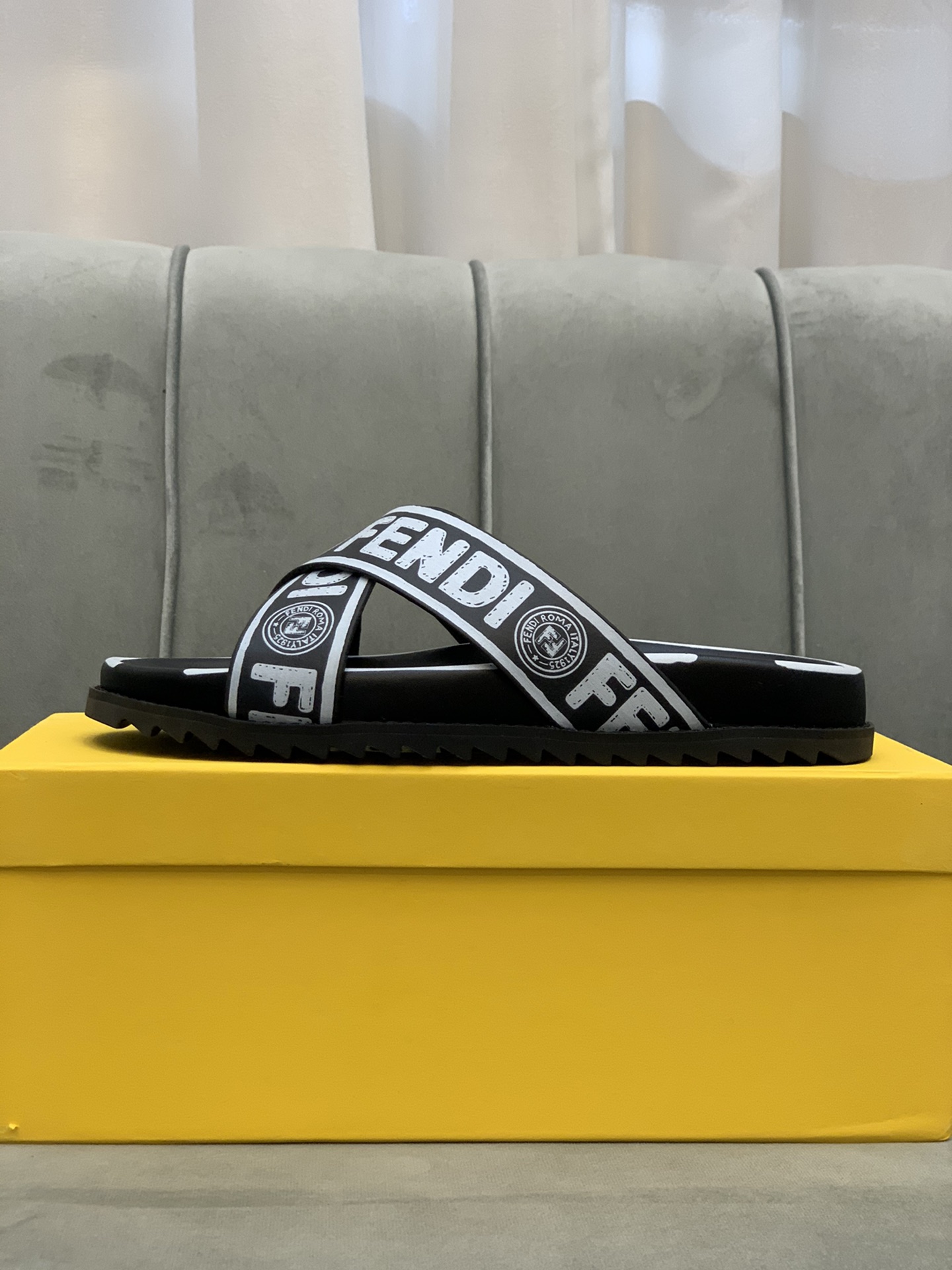 Fendi Slides 4 - vstockx