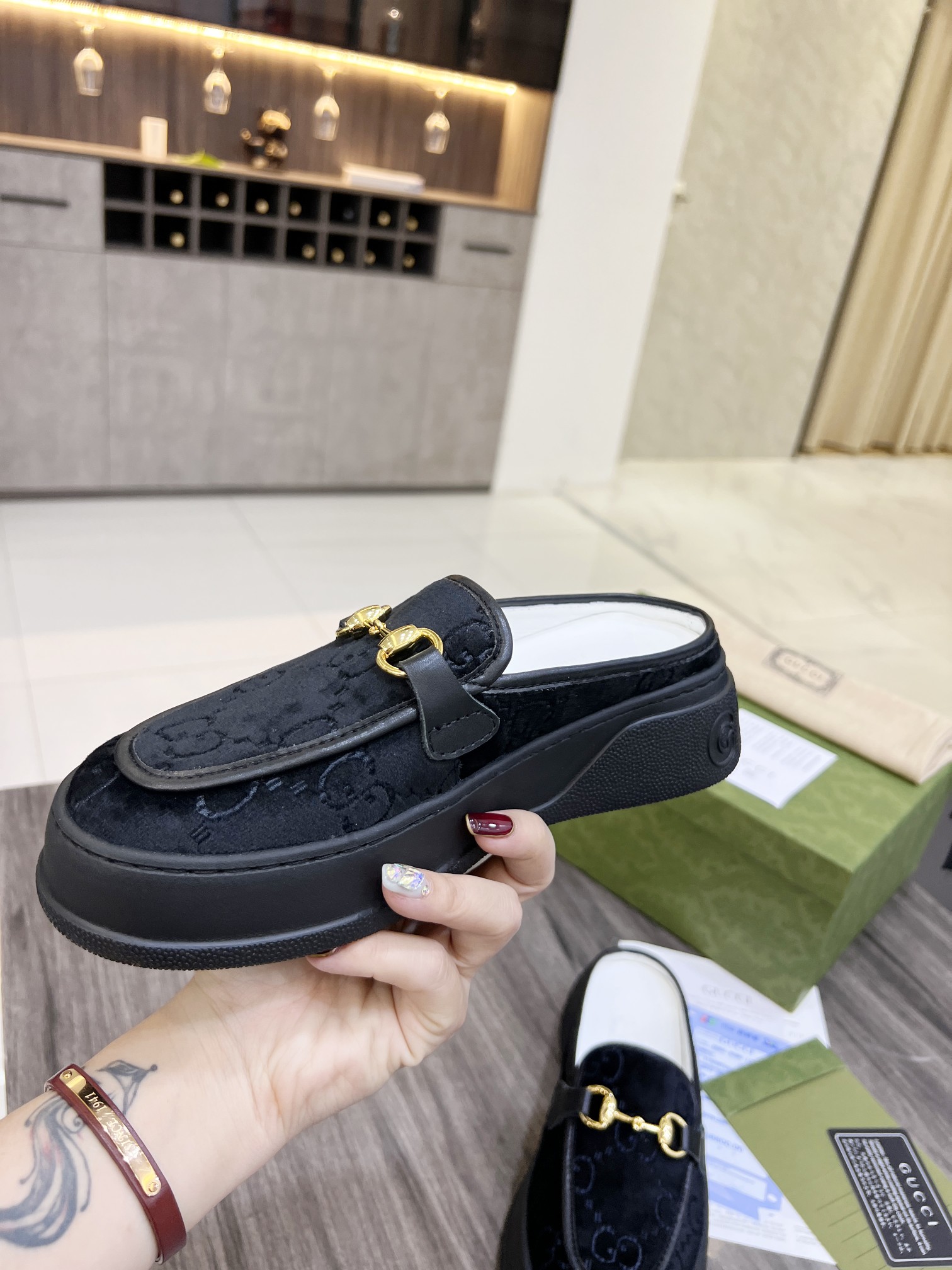 Gucci Women's WOMEN 6 - vstockx