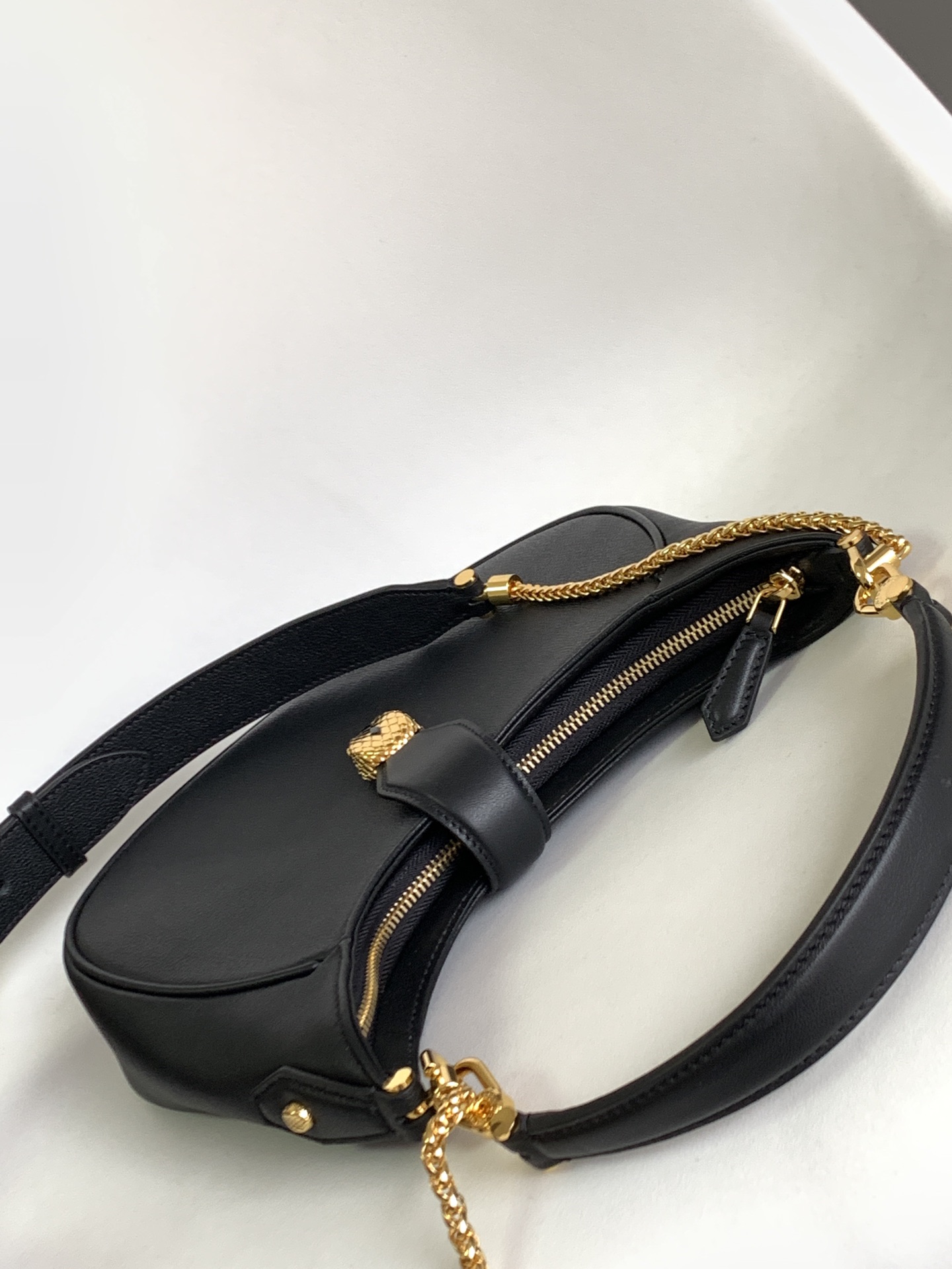 Handbags Bvlgari 2916400511 size:25.5*25*5.5 cm - vstockx
