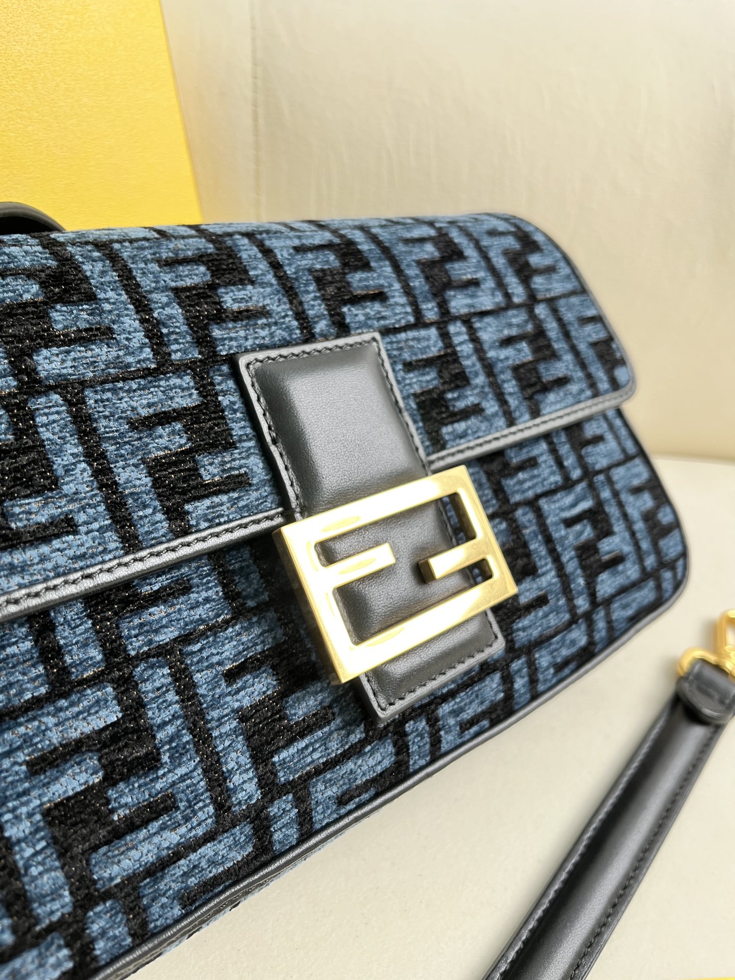 handbags FENDI 233 size:27*15*6cm - vstockx