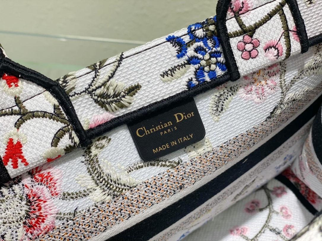 Handbag Dior 8002 size 26 cm - vstockx