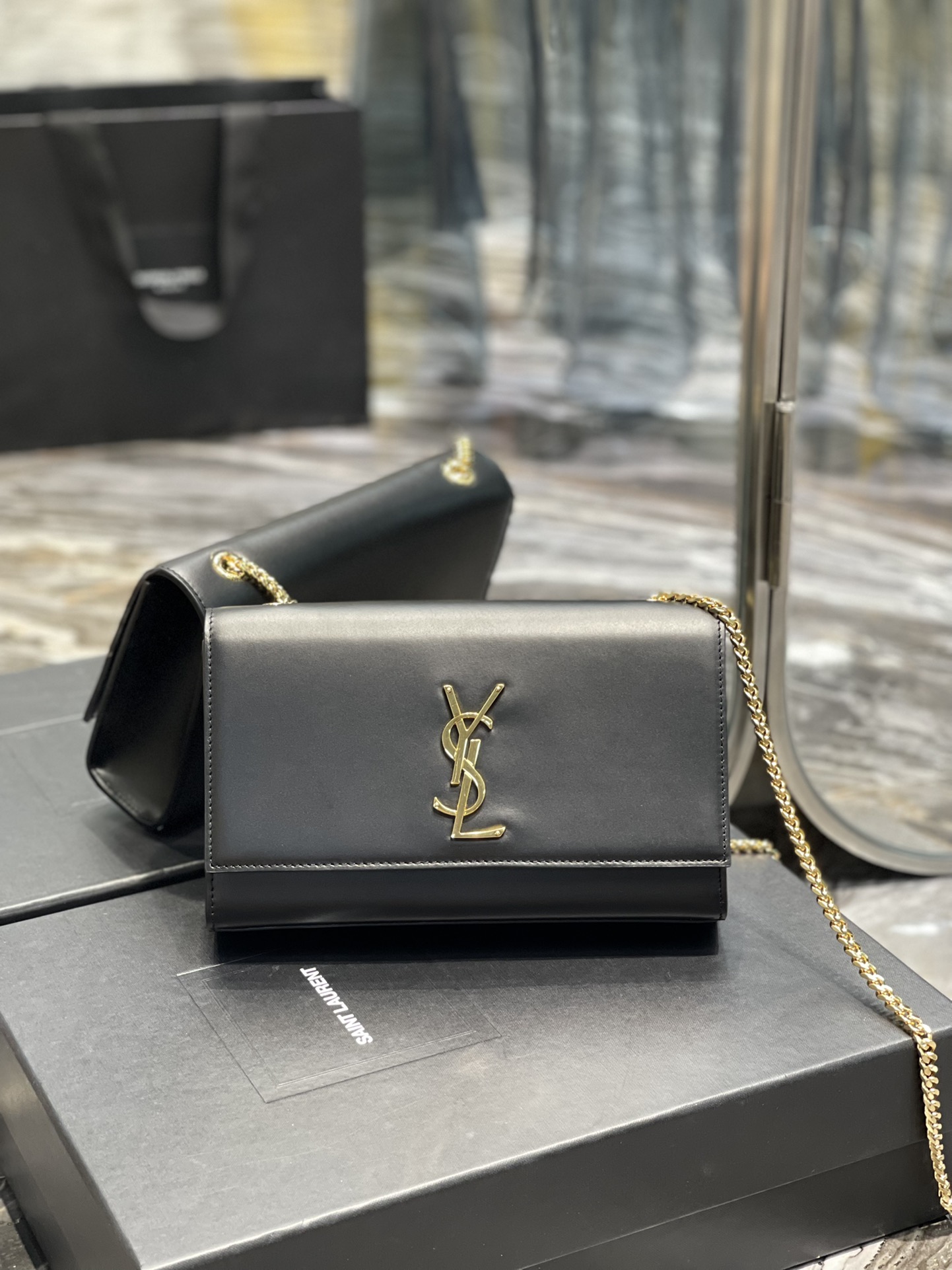 Handbags SAINT LAURENT 364021 size 24x14.5x5 cm - vstockx