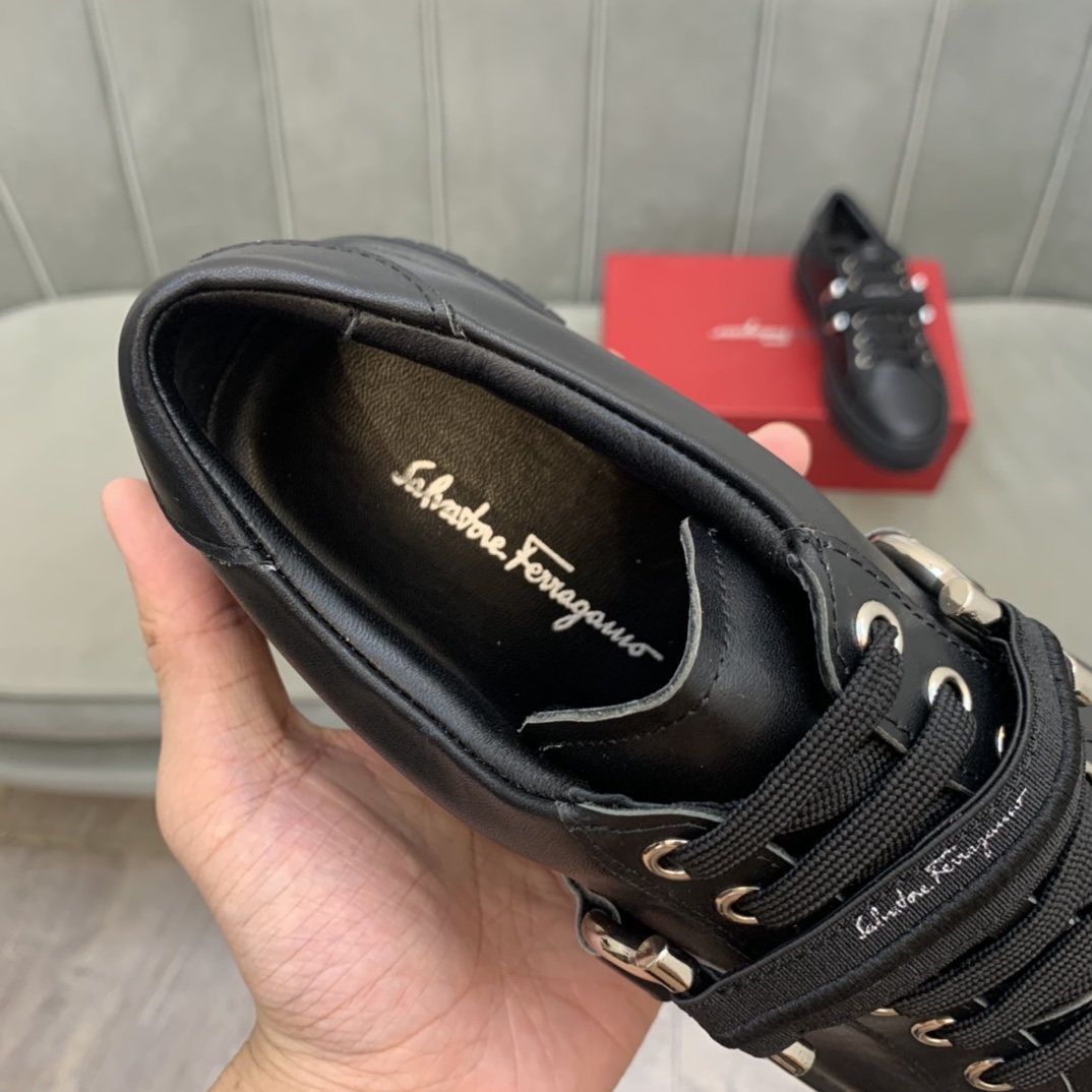 Salvatore Ferragamo Gancini Sneaker 4 - vstockx