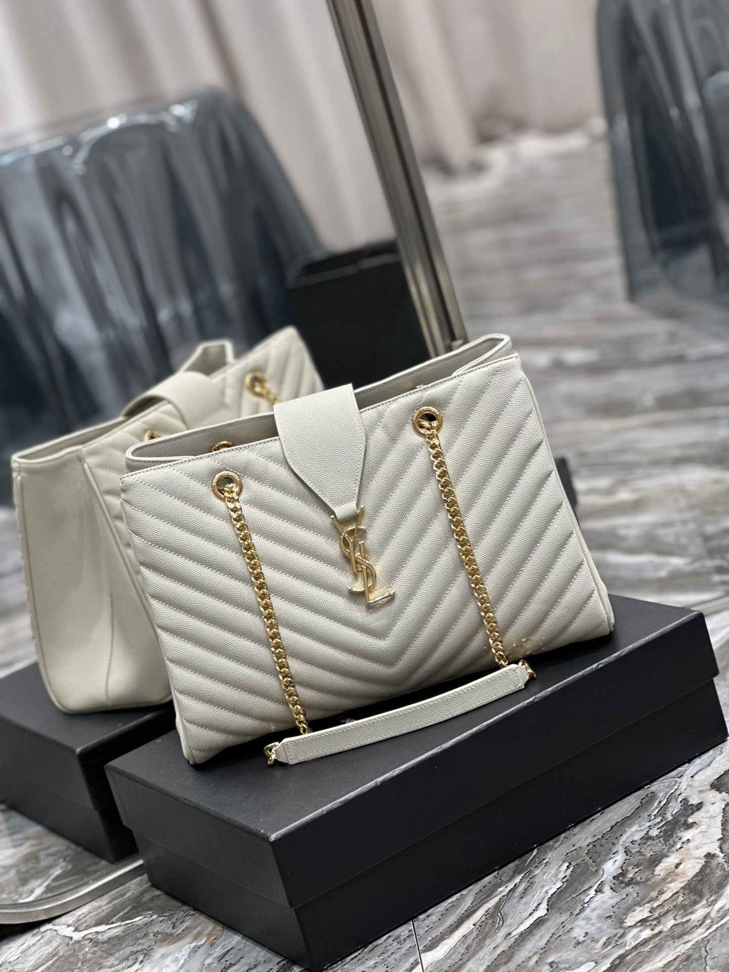 Handbags SAINT LAURENT 668900 size 33  22  15 cm - vstockx