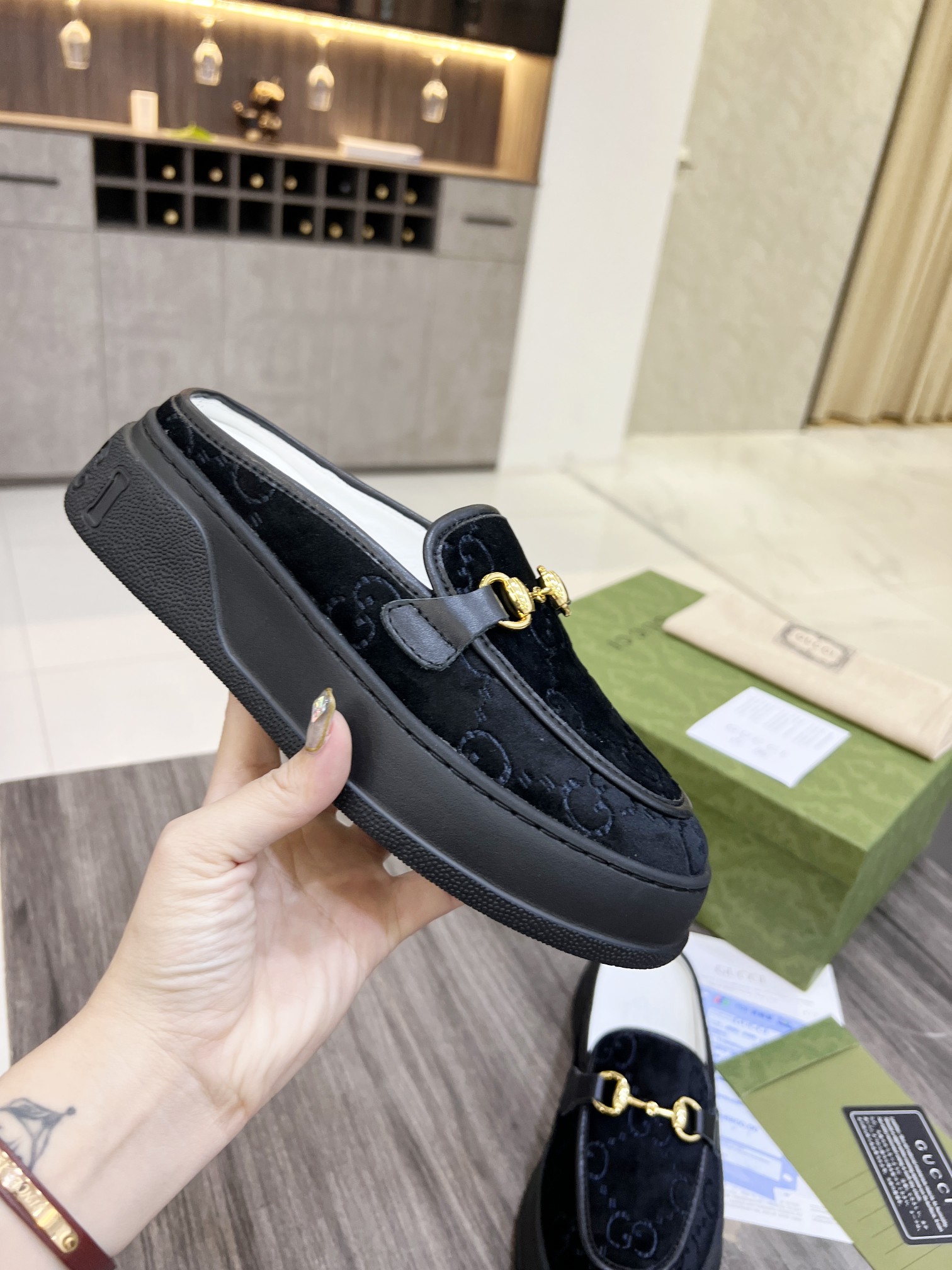 Gucci Women's WOMEN 6 - vstockx