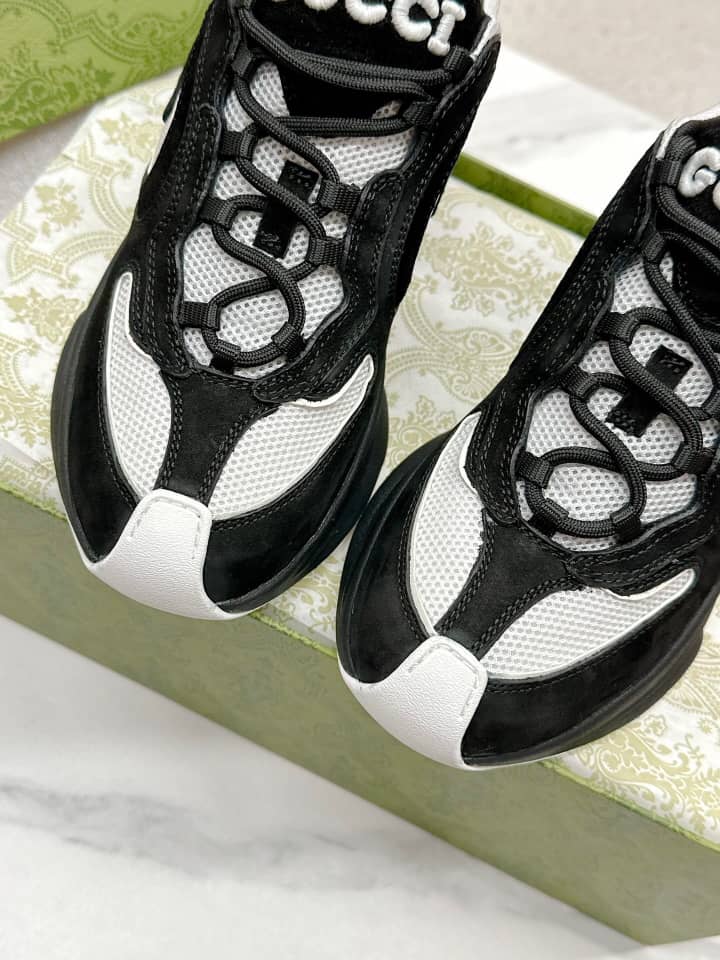 Gucci Run sneakers black suede - vstockx