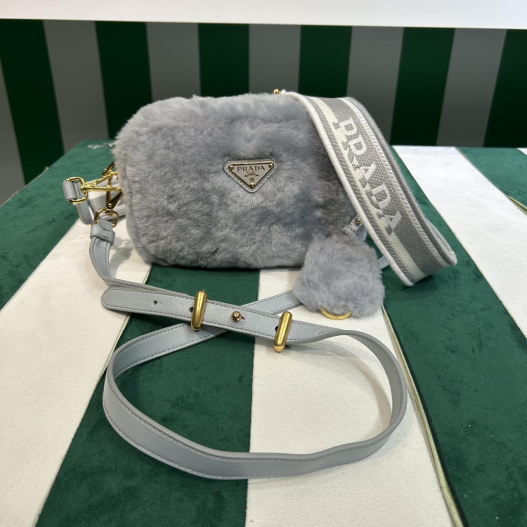 Handbags Prada 1BH192 size:16×6×12 - vstockx