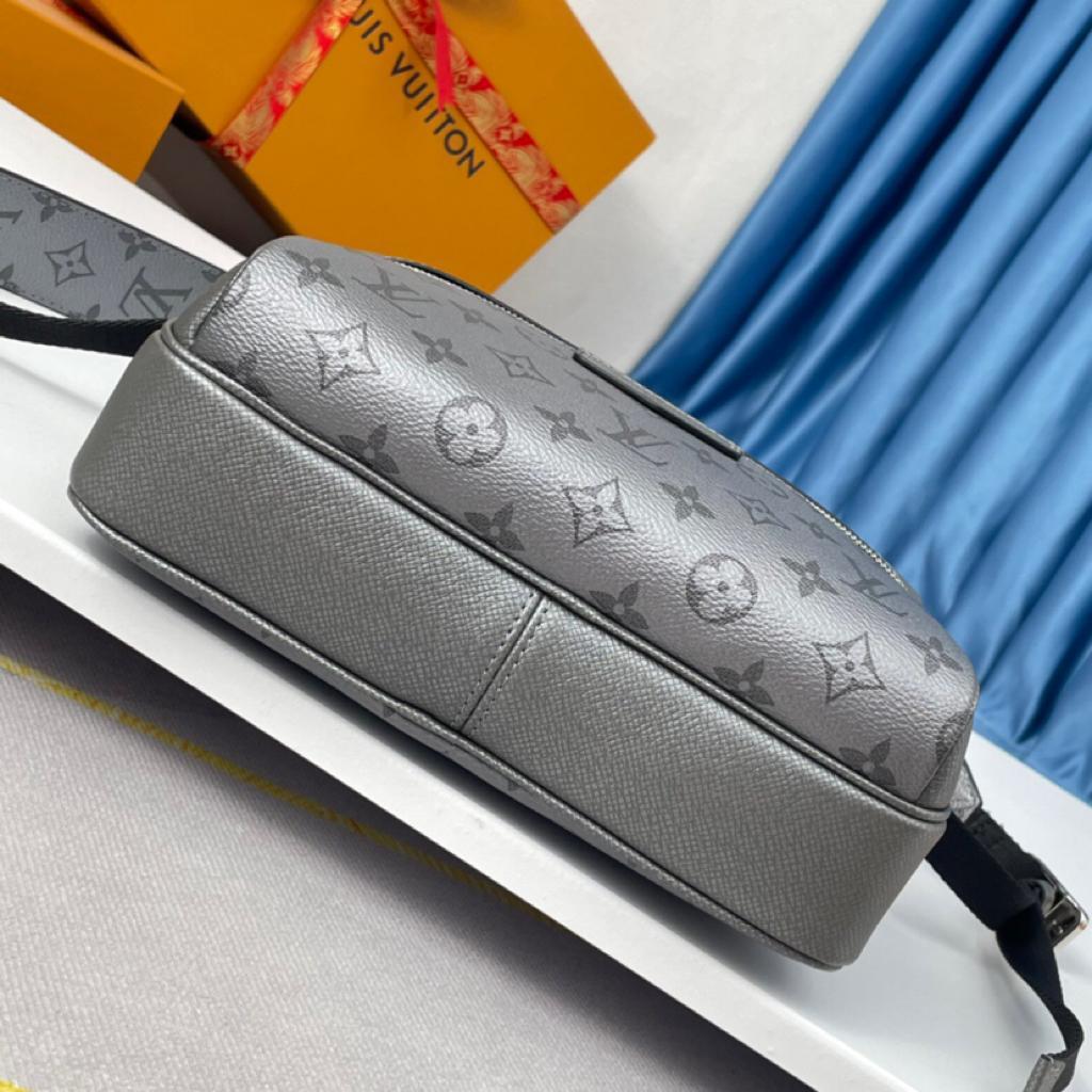 Handbag Louis Vuitton M30830 Outdoor Messenger size 26 x 20 x 10.5 cm - vstockx