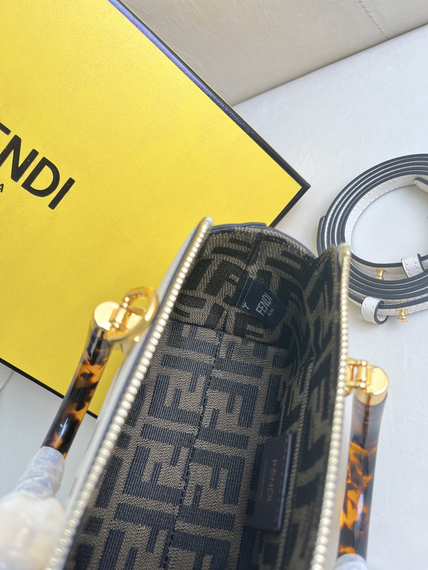 handbags FENDI 8BS067 size:20.5*12*9cm - vstockx