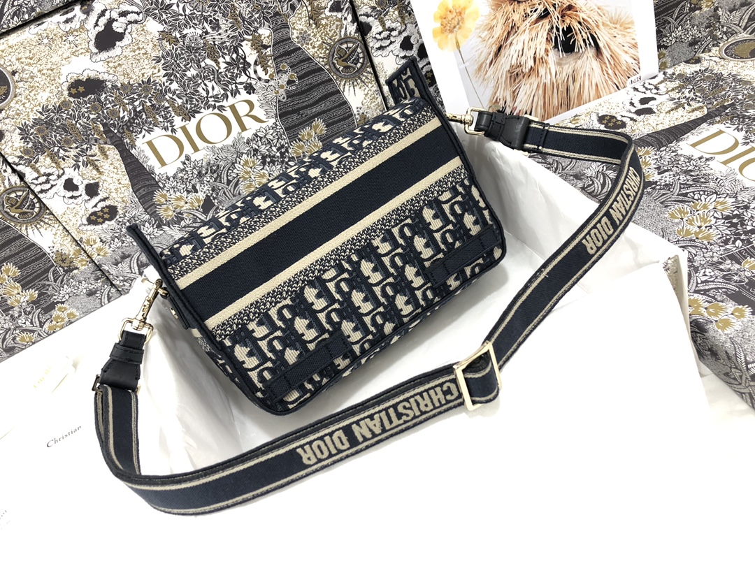 Handbag Dior M1241 size 23 x 15 x 8 cm - vstockx