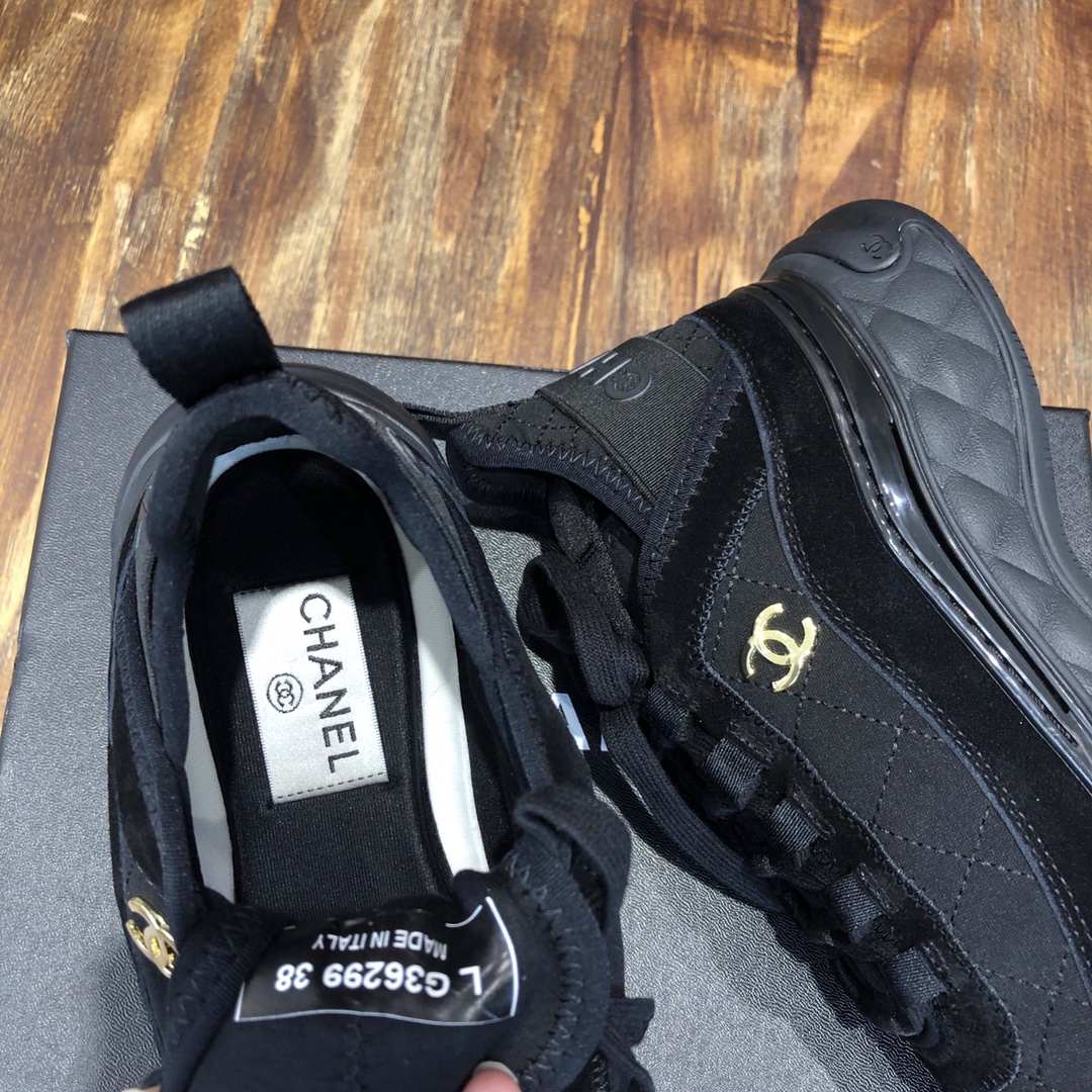 Chanel Fabric & Suede Calfskin Low Top Sneaker 10 - vstockx