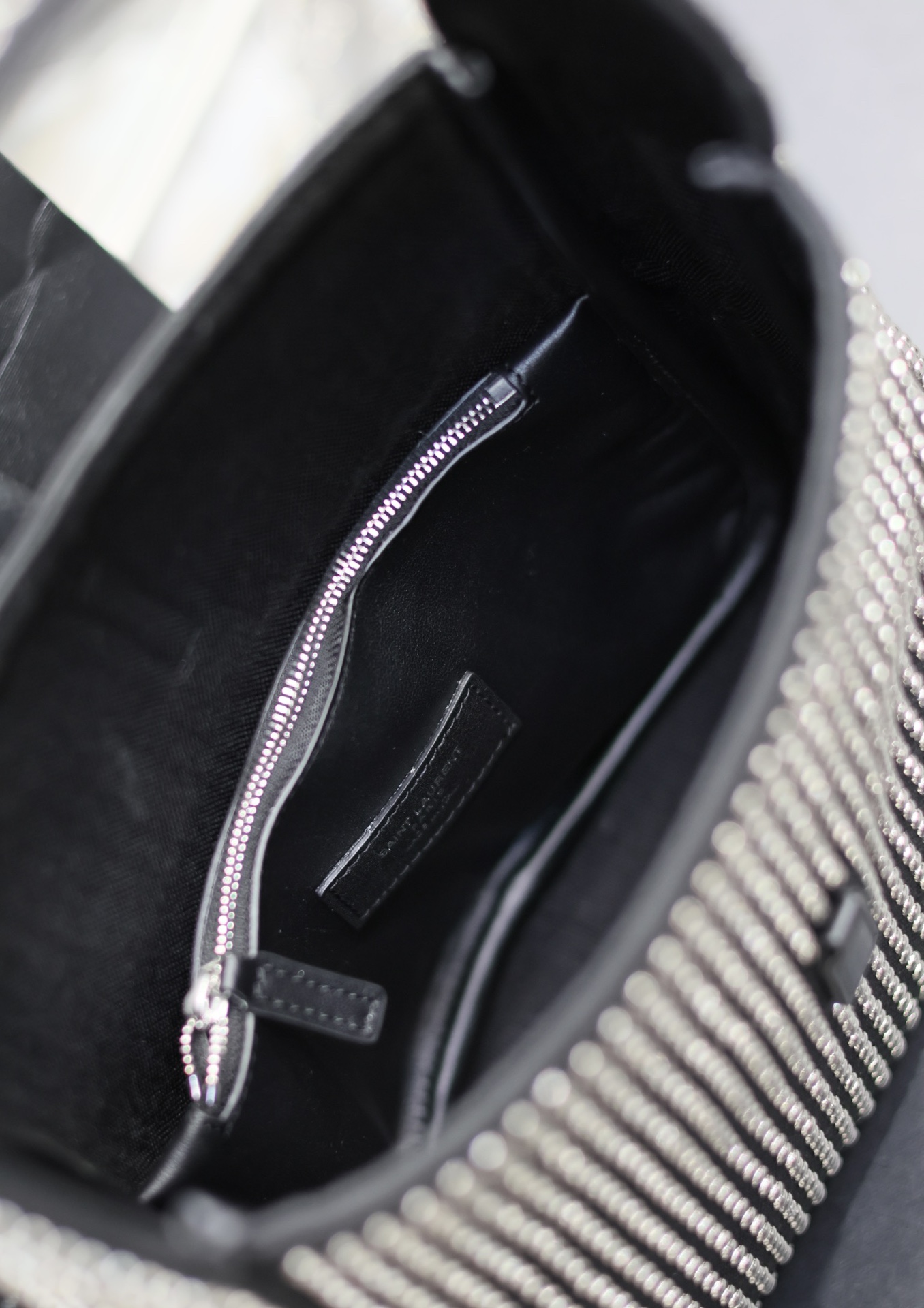 Handbags SAINT LAURENT 713938 size 23  22  8.5 cm - vstockx