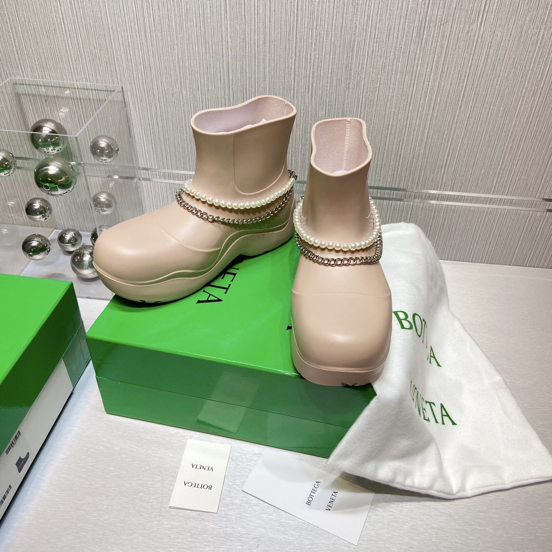 Bottega Veneta Boots 19 - vstockx