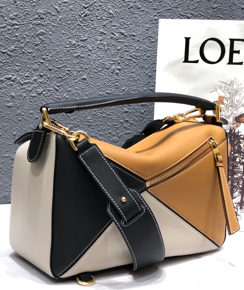 Handbags LOEWE Ykk size:29x18x12 cm - vstockx