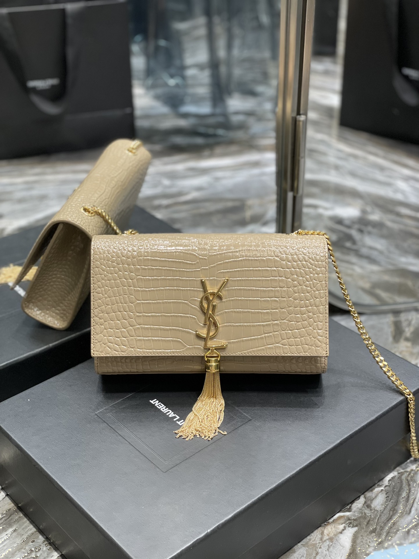 Handbags SAINT LAURENT 354119 size 24x14.5x5 cm - vstockx