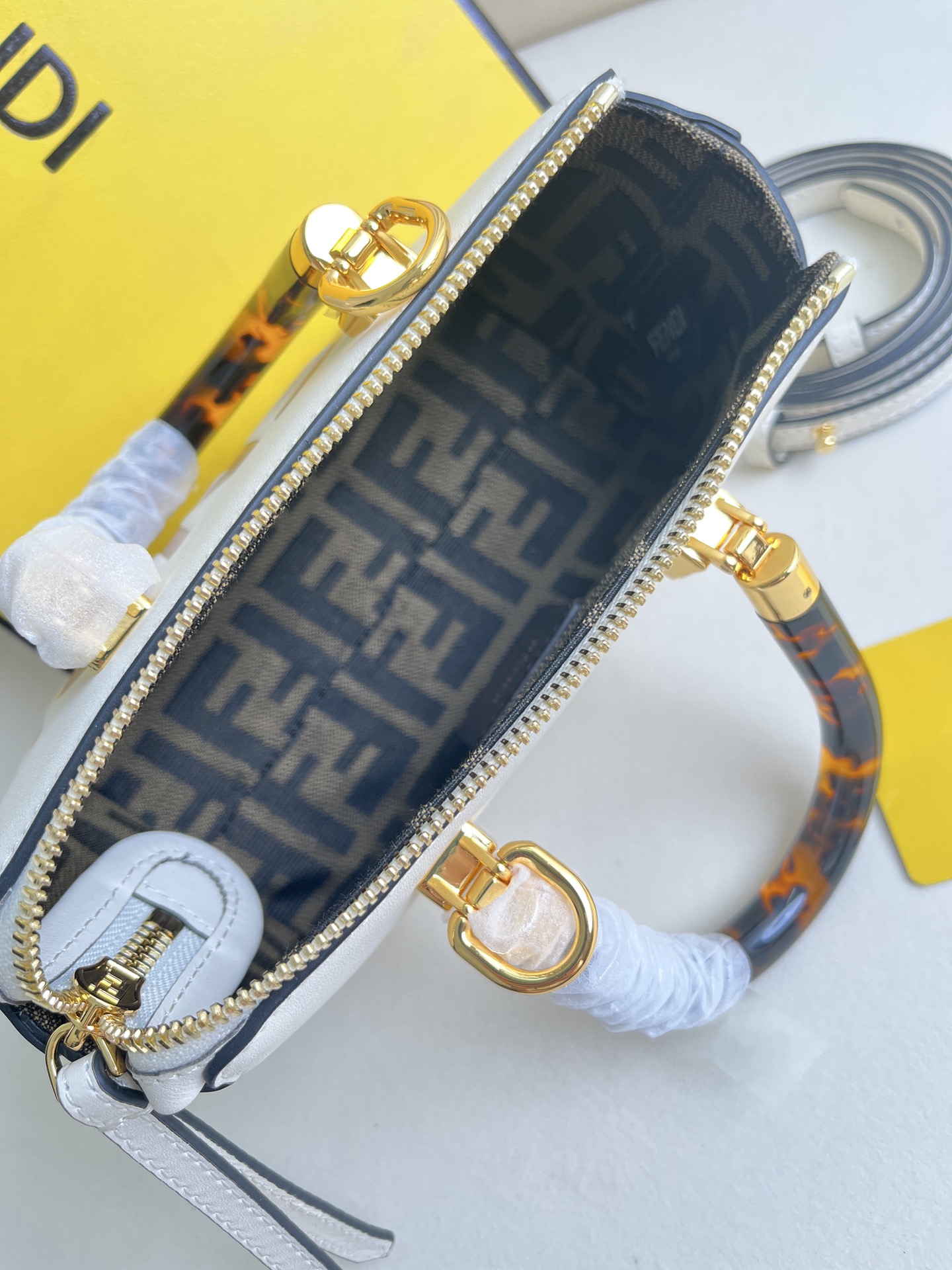 handbags FENDI 8BS067 size:20.5*12*9cm - vstockx