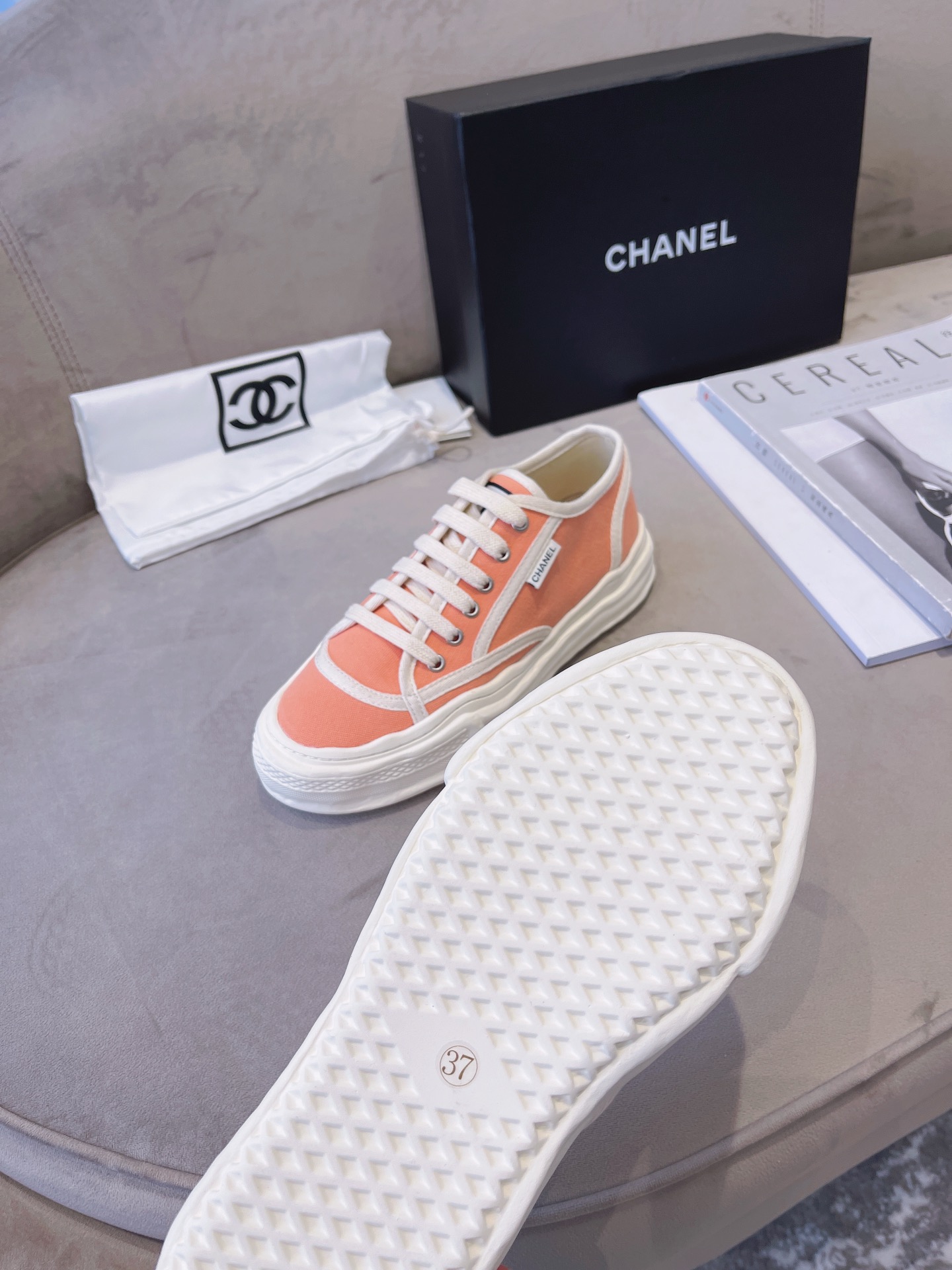 Chanel Flat canvas Sneaker 14 - vstockx