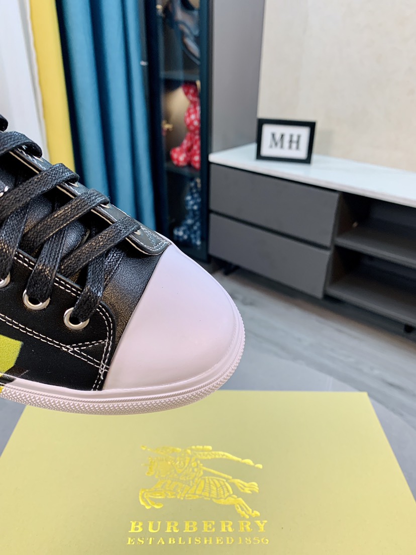Burberry Perforated Check Sneaker 30 - vstockx