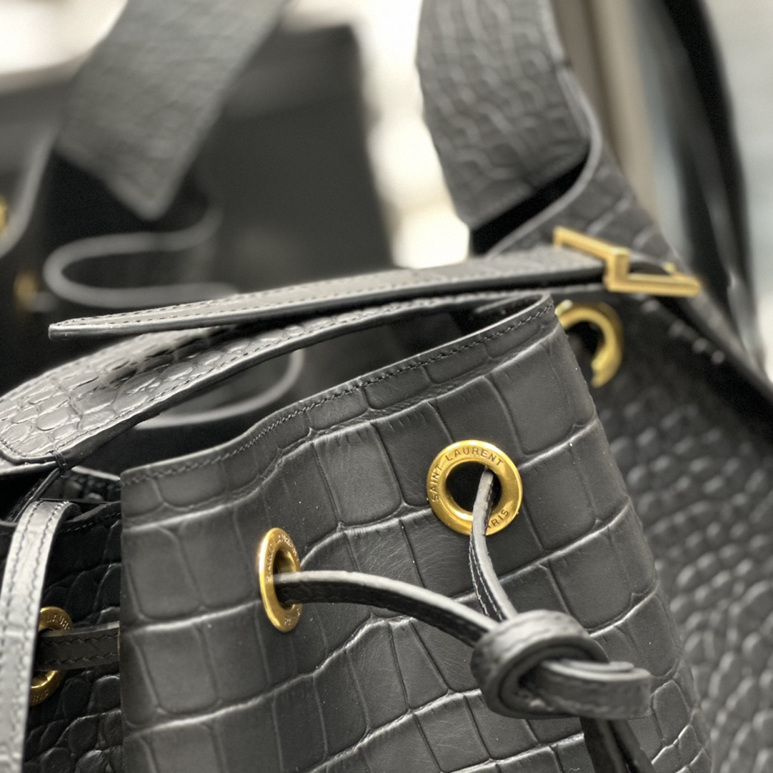 Handbags SAINT LAURENT 697941 size 44  33  2.5 cm - vstockx