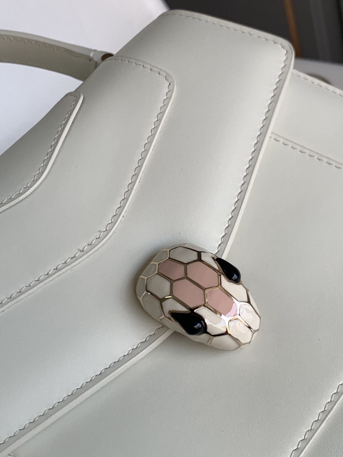 Handbags Bvlgari Sprpenti Forever size:19*13.5*6 cm - vstockx