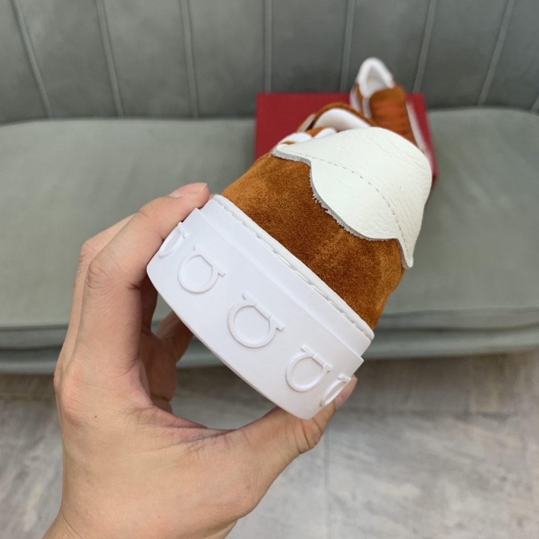 Salvatore Ferragamo Gancini Sneaker 8 - vstockx