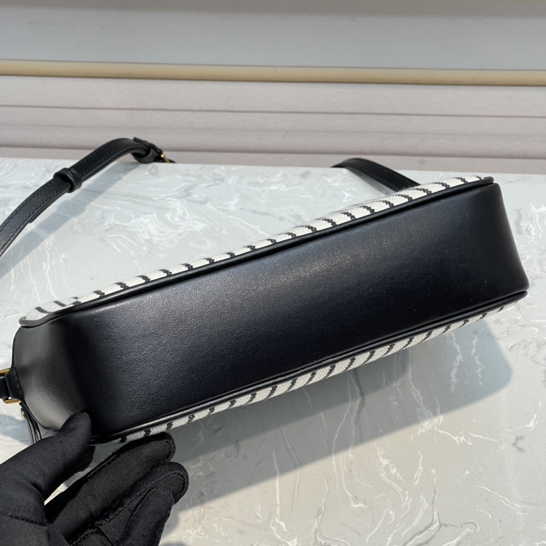 Handbags SAINT LAURENT 520534 size 23x16x6 cm - vstockx