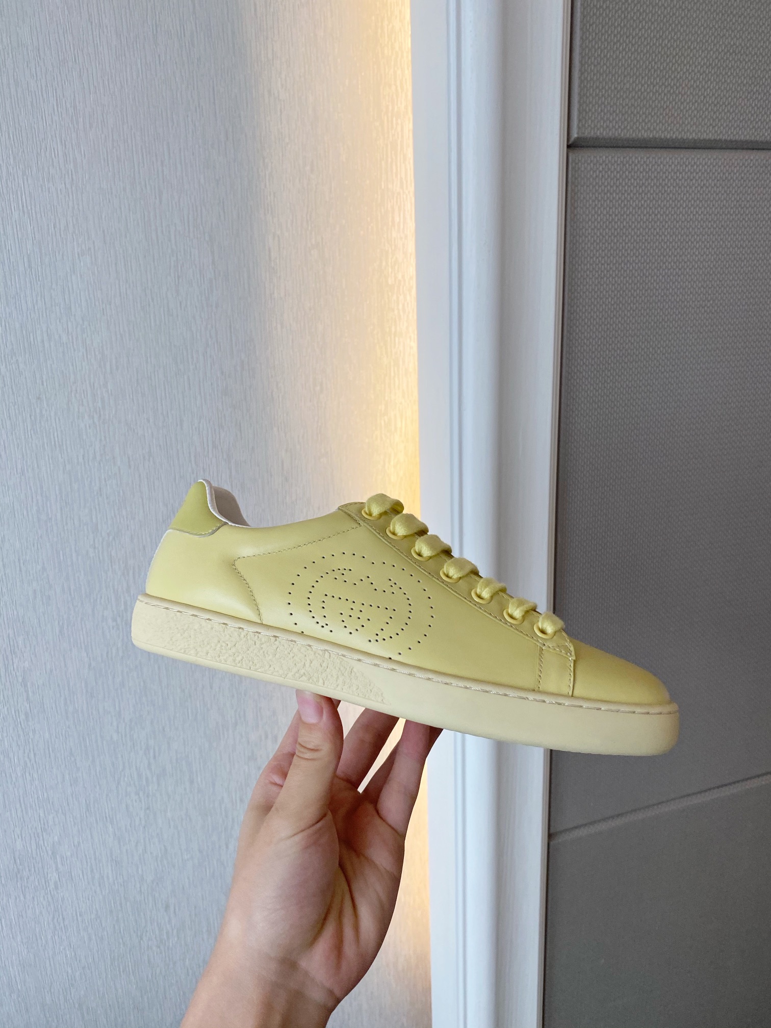 Gucci Women's Ace sneaker with bee sneaker 4 - vstockx