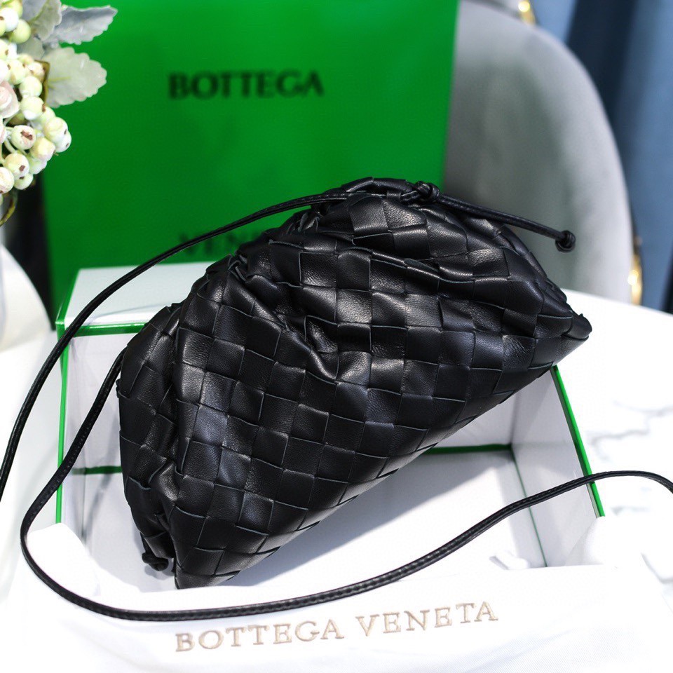 handbags Bottega Veneta The pouch size:23*13*8 - vstockx