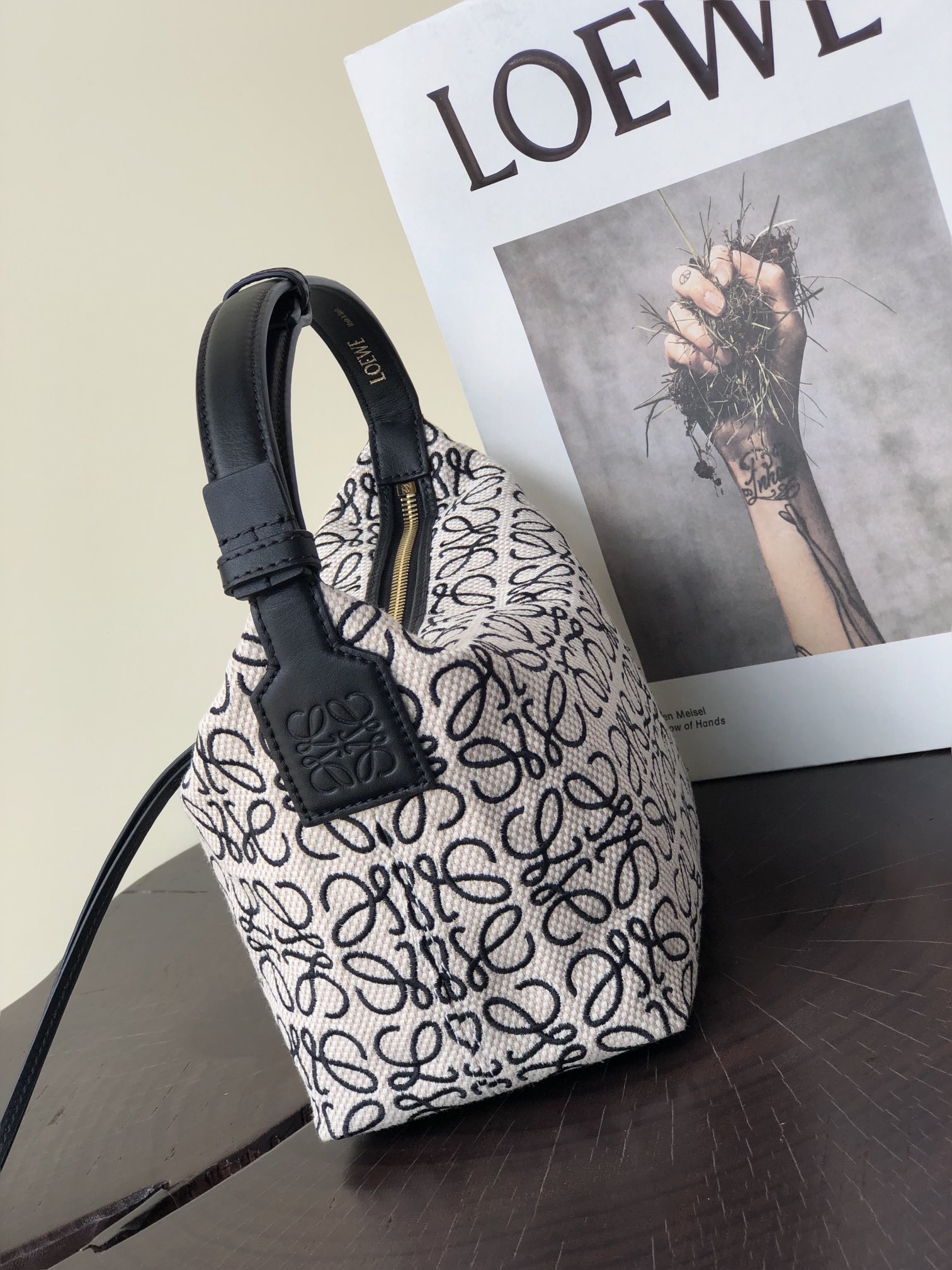 Handbags LOEWE  size:21-12-12.5 cm - vstockx