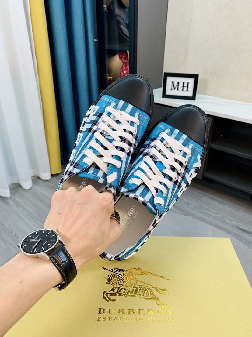 Burberry Perforated Check Sneaker 34 - vstockx