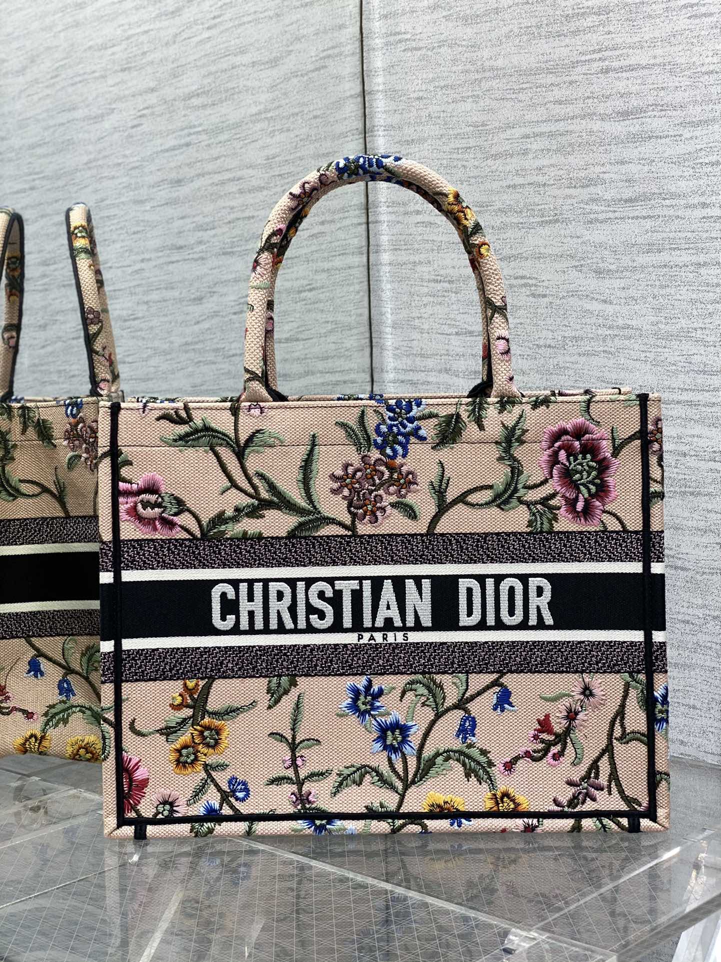 Handbag Dior size 36*18*28 cm - vstockx