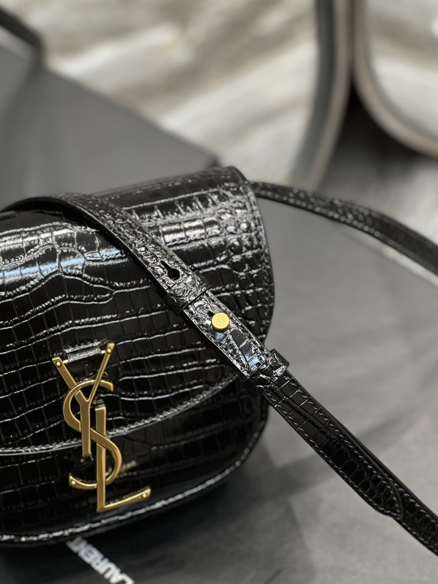 Handbags SAINT LAURENT 619740 size 18x15.5x5.5 cm - vstockx