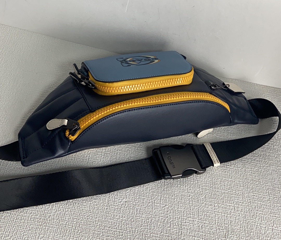 Handbags Coach cE552 size:30*12*4 - vstockx