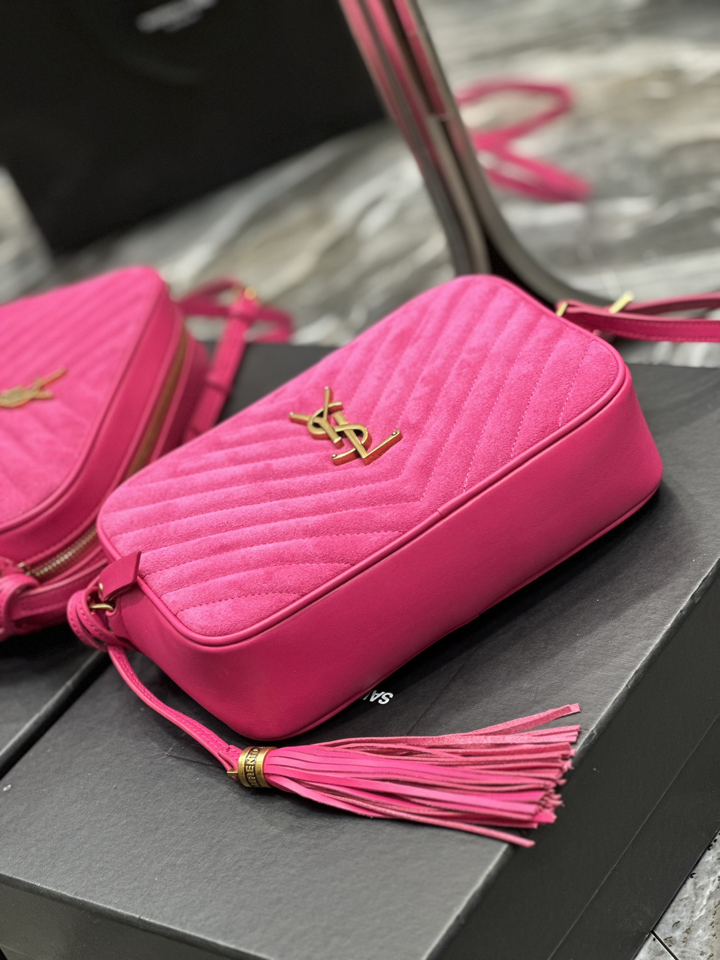 Handbags SAINT LAURENT 520534 size 23x16x6 cm - vstockx